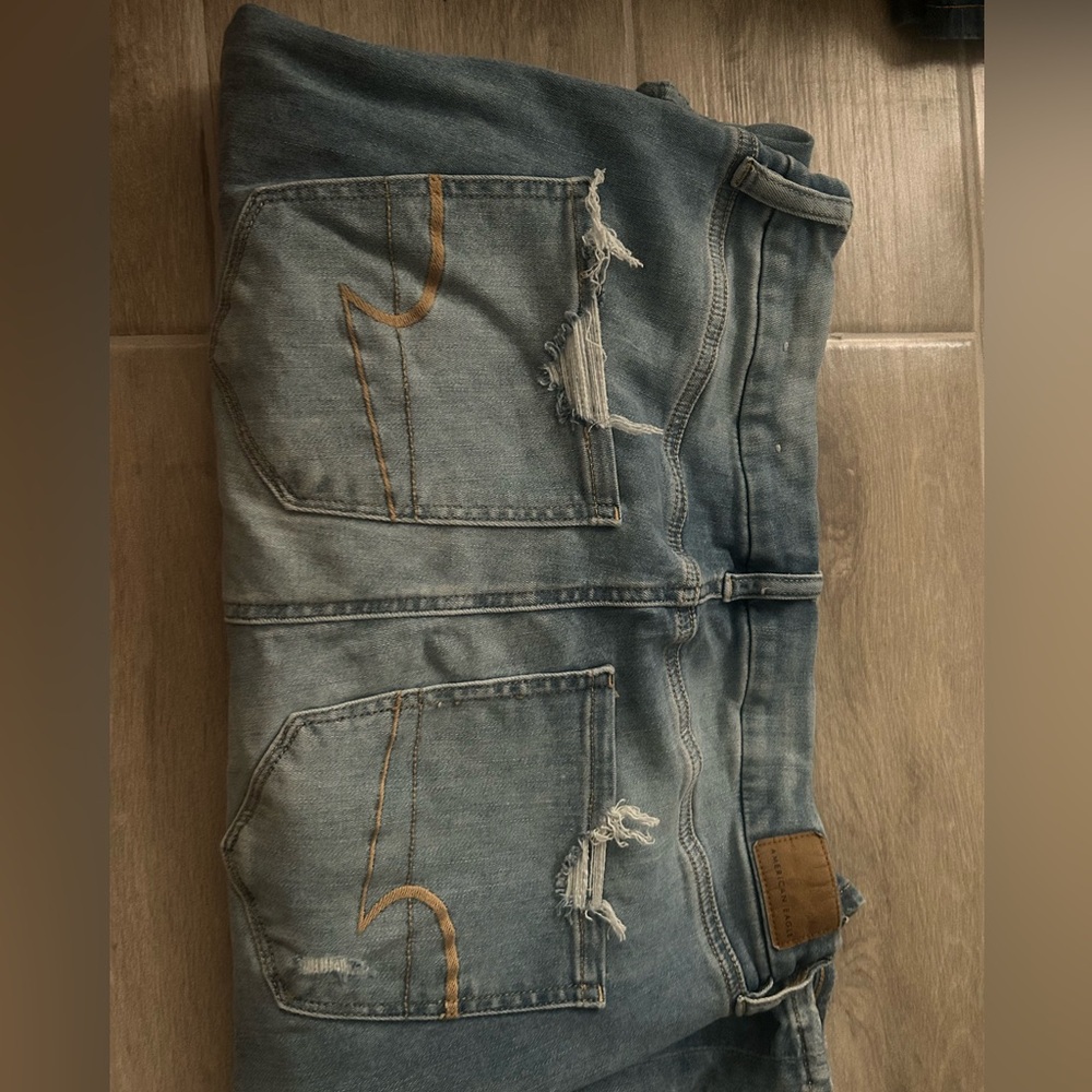 Light washed American eagle skinny jeans
